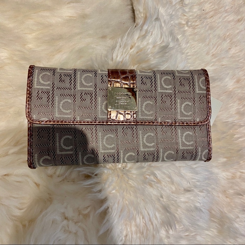 LIZ CLAIBORNE wallet hand bag with designer decal